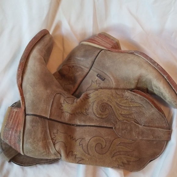 Boots - Picture 4 of 5